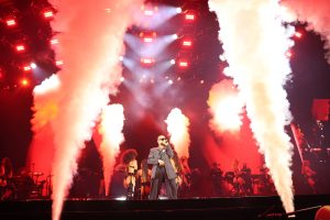 Sänger stoppt Konzert wegen Baby im Publikum – Mutter erhält Standpauke