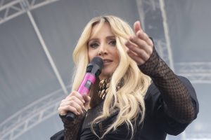 Melissa Naschenweng: Dramatischer Zwischenfall – Notarzt-Einsatz auf Konzert