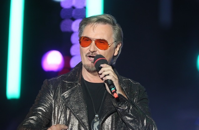 Nik P. präsentiert uns ein brandneues Musik-Video zur Single “Im Fieber der Nacht”.