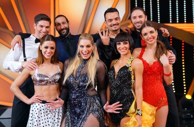 Vanessa Mai (vorne links) und ihre Mit-Tänzer bei “Let’s Dance 2017”.