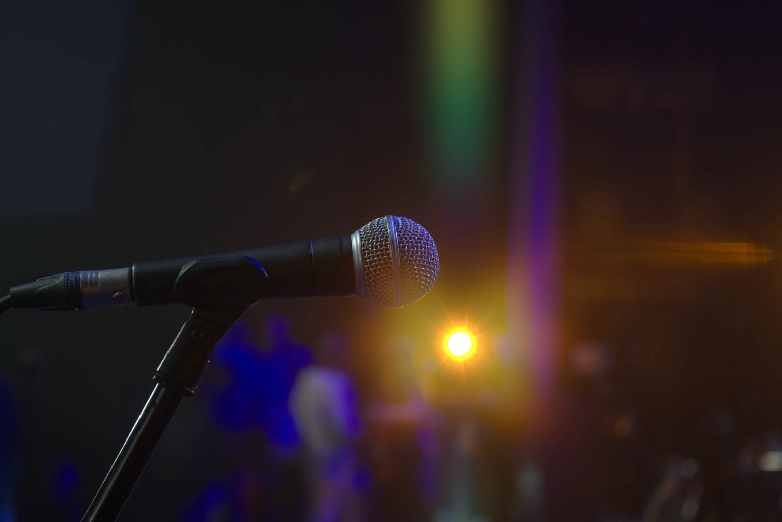 Musiker gesteht körperlichen Missbrauch – das drohende Strafmaß ist verheerend